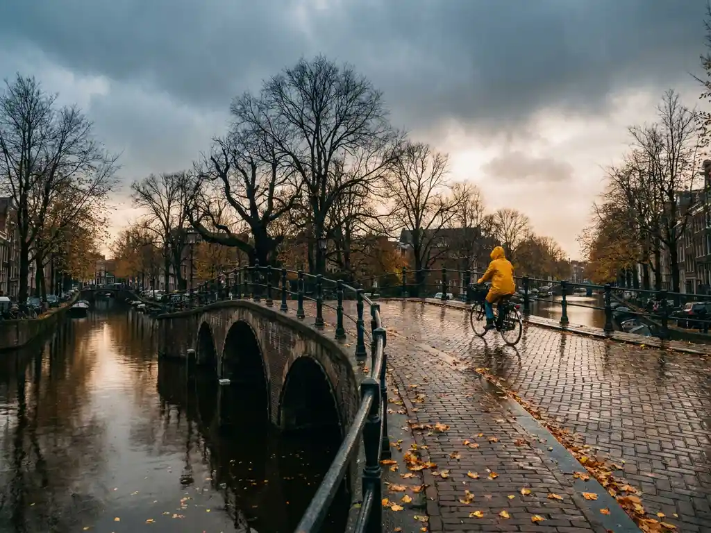 What is the weather like in Amsterdam and when should you visit?