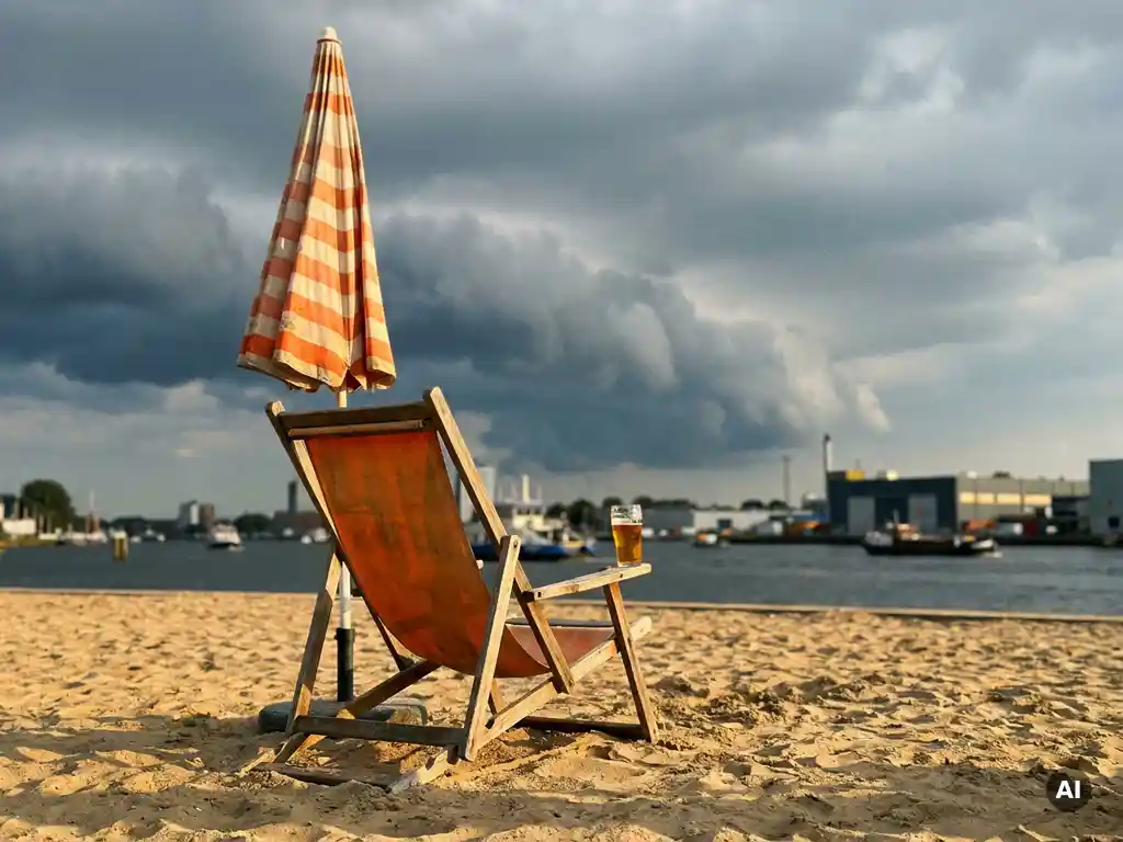 How does weather affect the city beach season in Amsterdam?